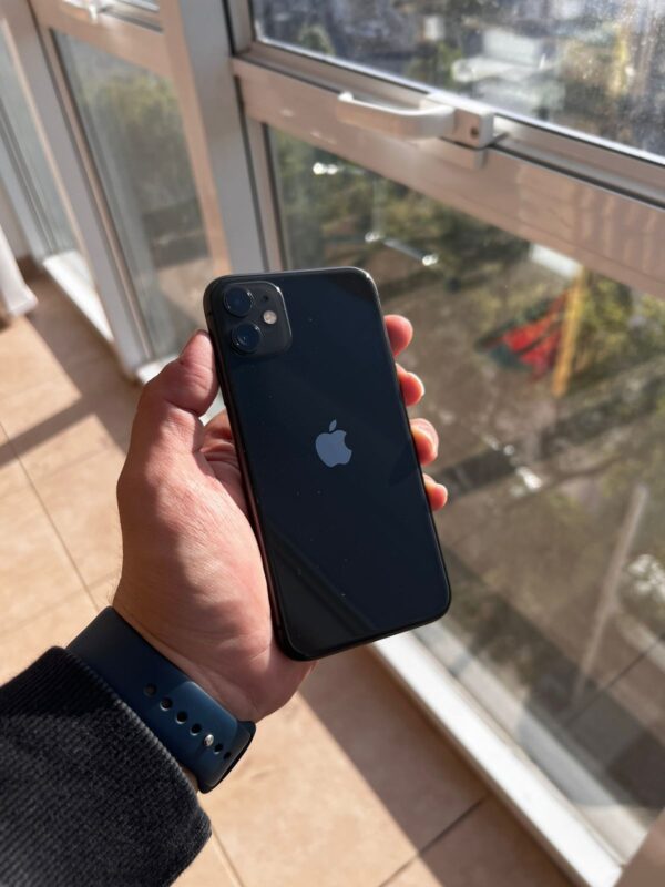 iPhone 11 - Image 5