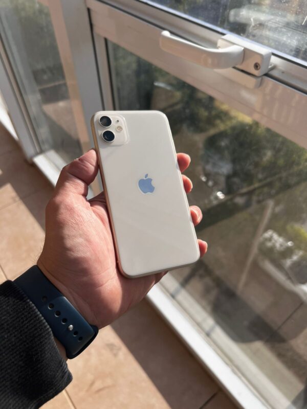 iPhone 11 - Image 2