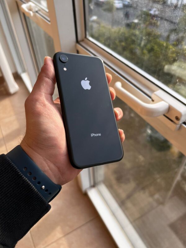 iPhone XR - Image 2