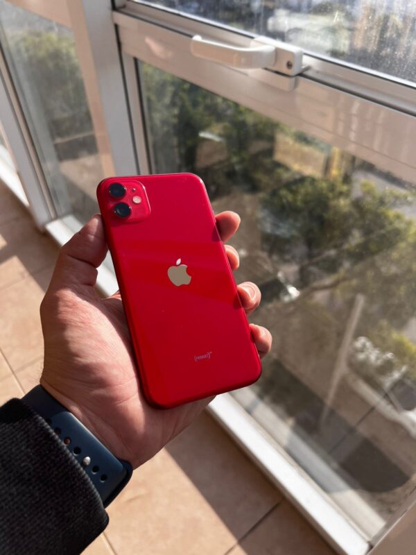 iPhone 11 - Image 4